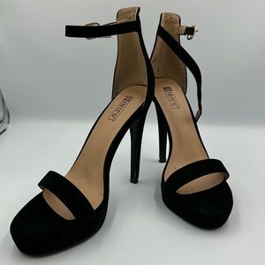 Trendy Minimalist High Heel Black Ankle Strap Heels | size 8
